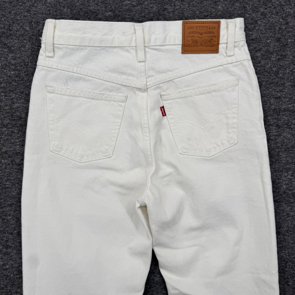 Levis Premium Mom Jeans Womens 27 White Distressed Ripped Frayed Hem High Rise - Picture 8 of 11